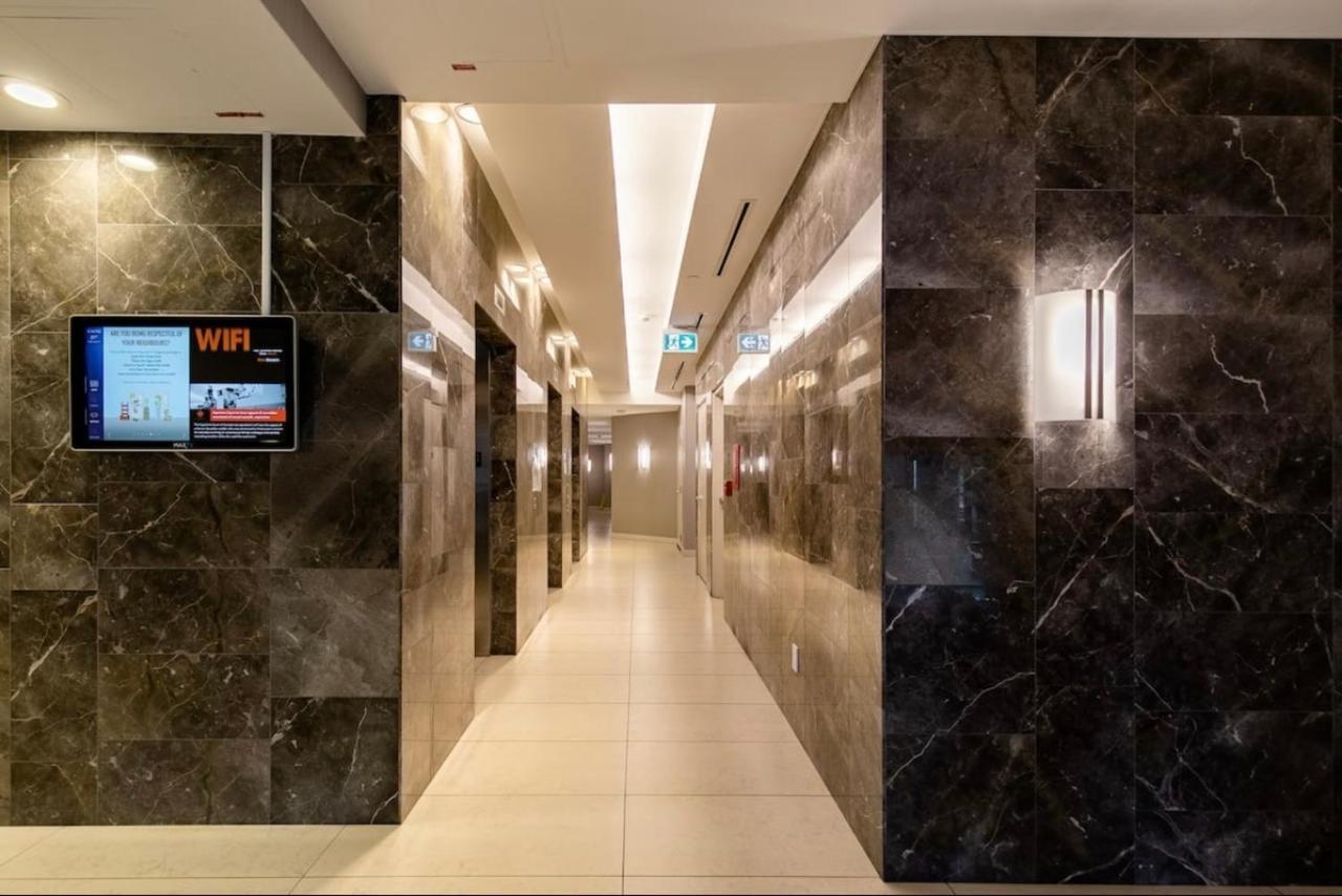 Downtown Toronto+Free Parking+Cn Tower View Apartamento Exterior foto